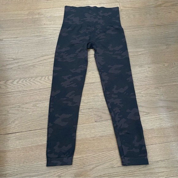 SPANX Black Camo Look At Me Now Seamless Leggings Size Small - Picture 5 of 10